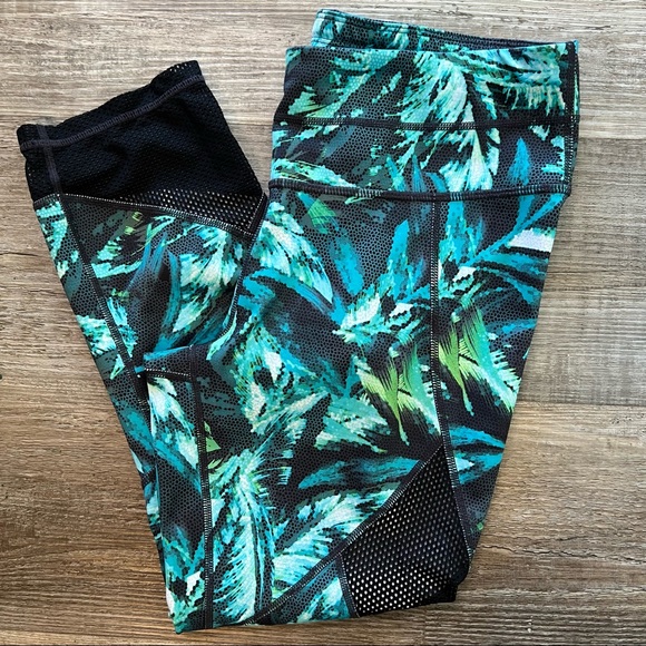 Athleta Napali capri leggings Medium - Picture 4 of 12